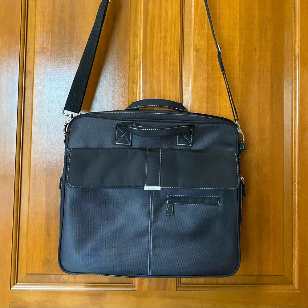 Targus padded laptop  bag, handles and a removable , adjustable shoulder strap.